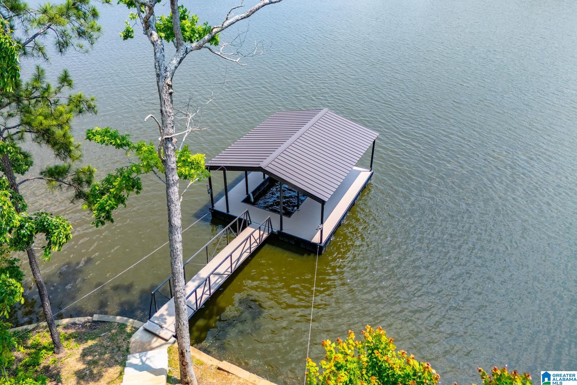 423 PINEYWOODS DRIVE