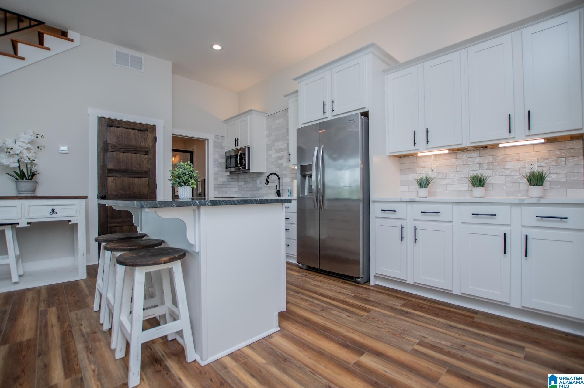 423 PINEYWOODS DRIVE
