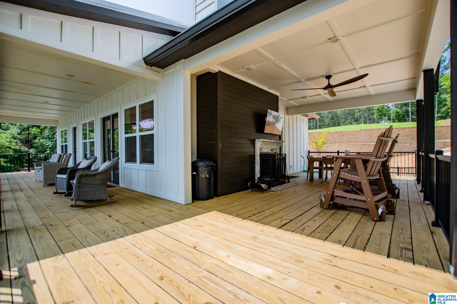 423 PINEYWOODS DRIVE