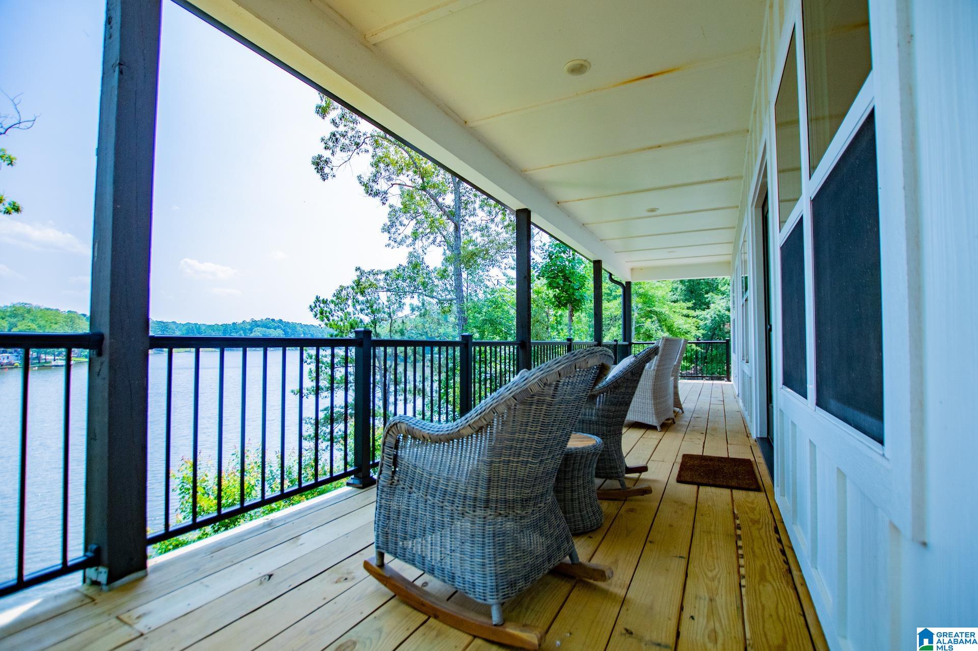 423 PINEYWOODS DRIVE