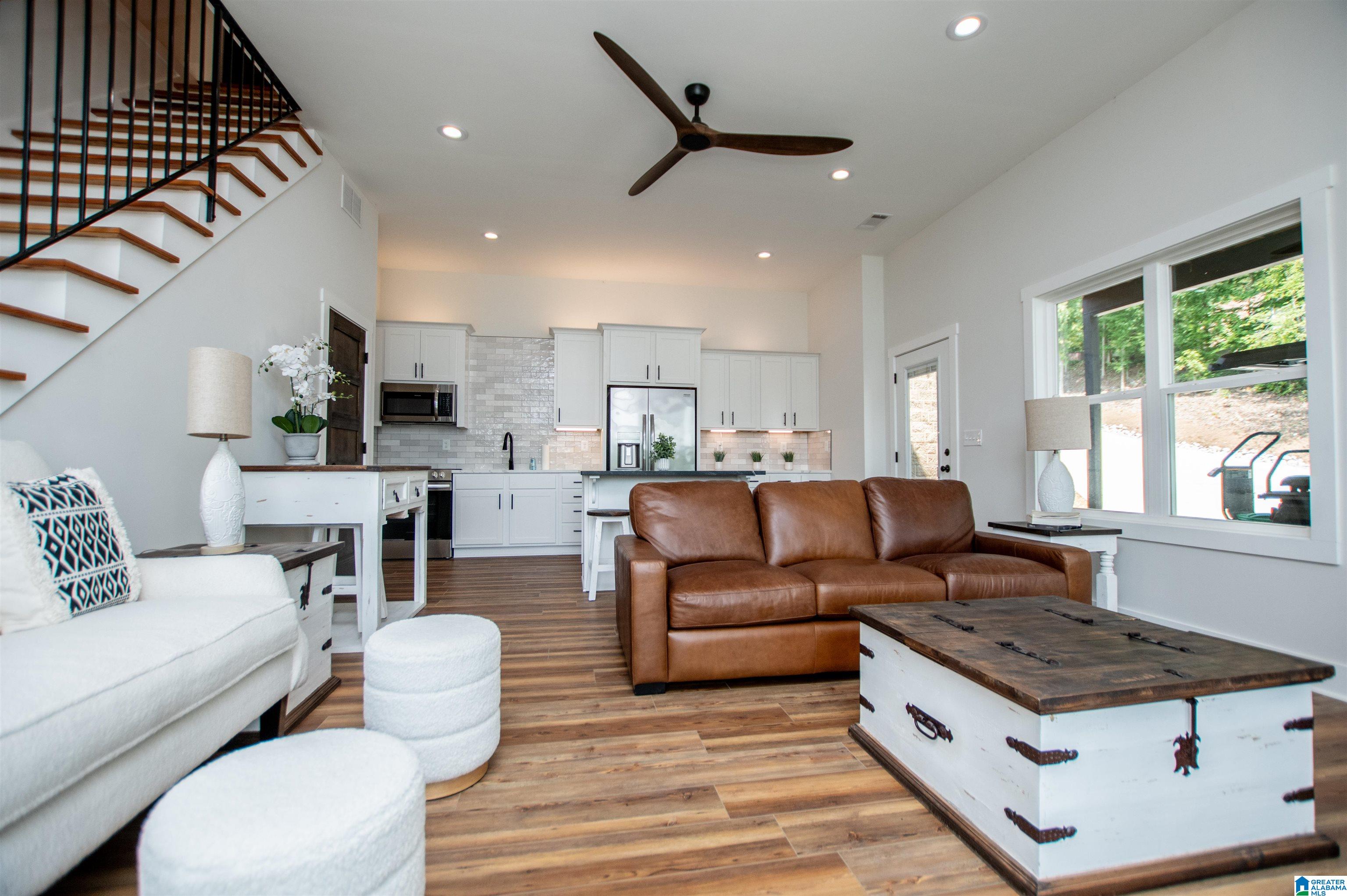 423 PINEYWOODS DRIVE