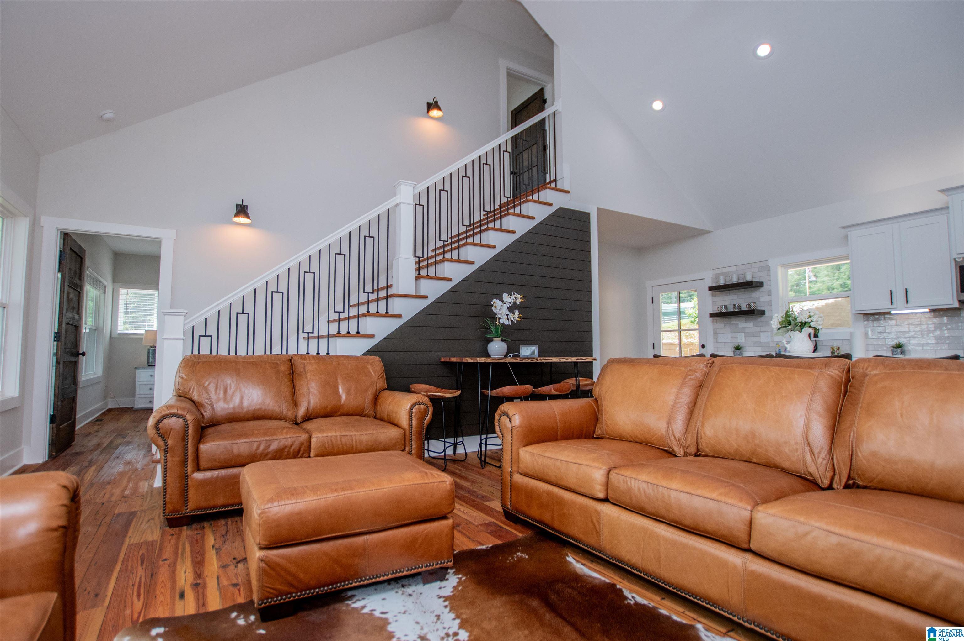423 PINEYWOODS DRIVE