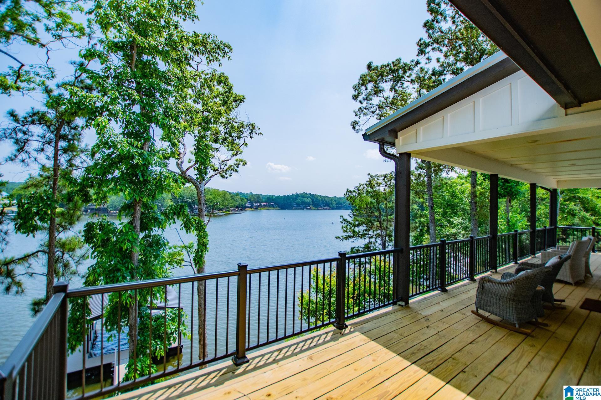423 PINEYWOODS DRIVE
