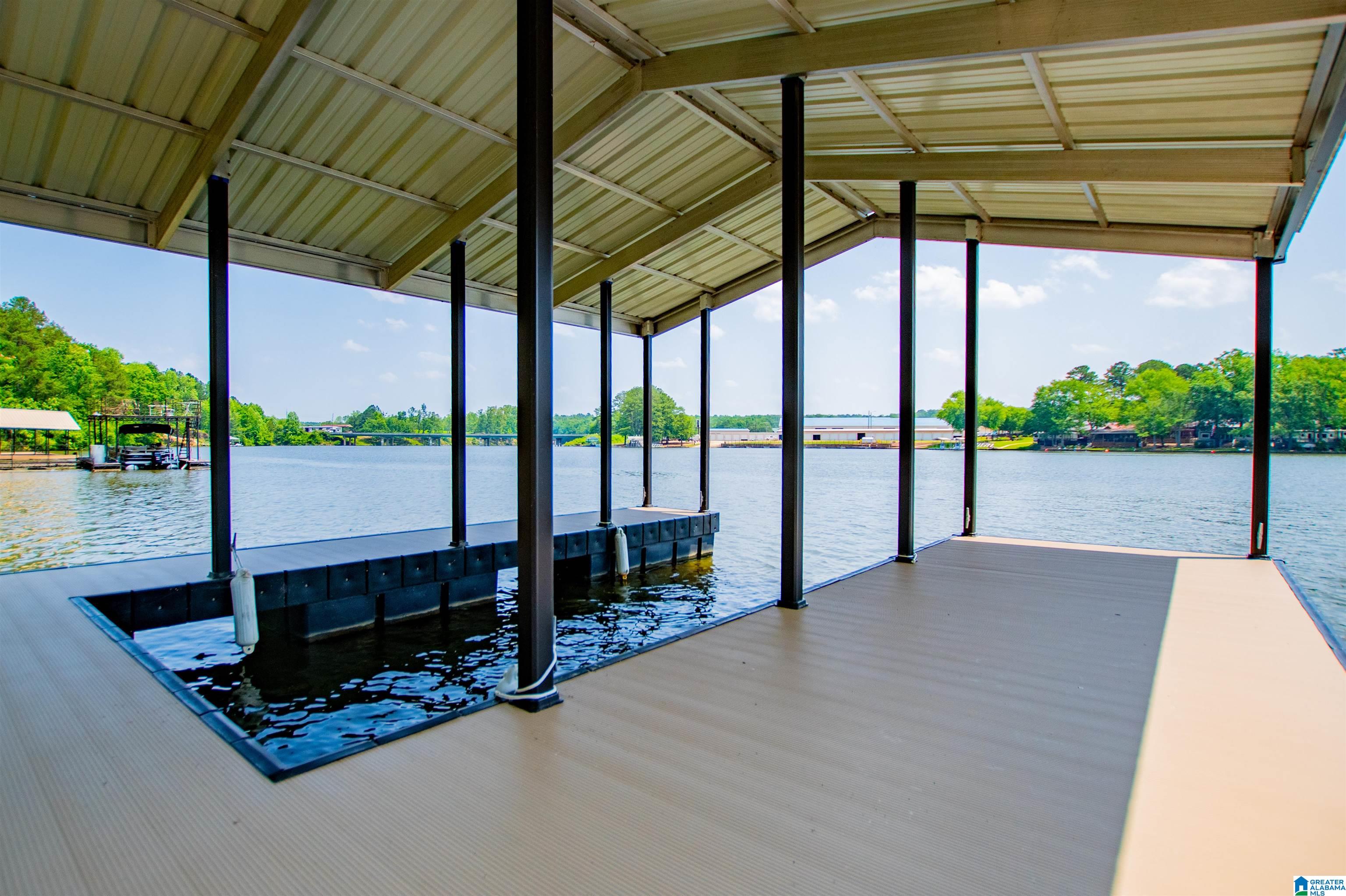 423 PINEYWOODS DRIVE