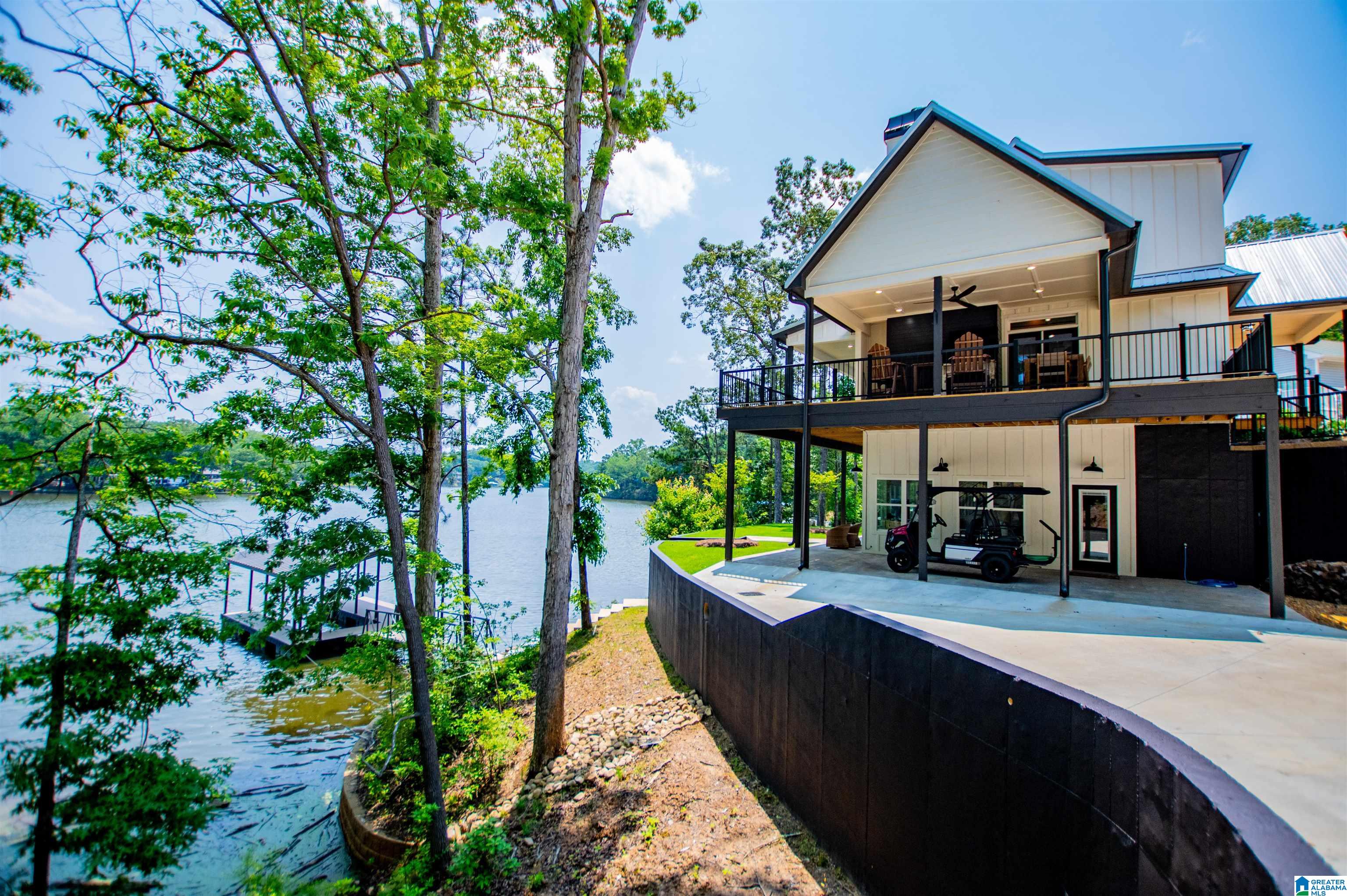423 PINEYWOODS DRIVE