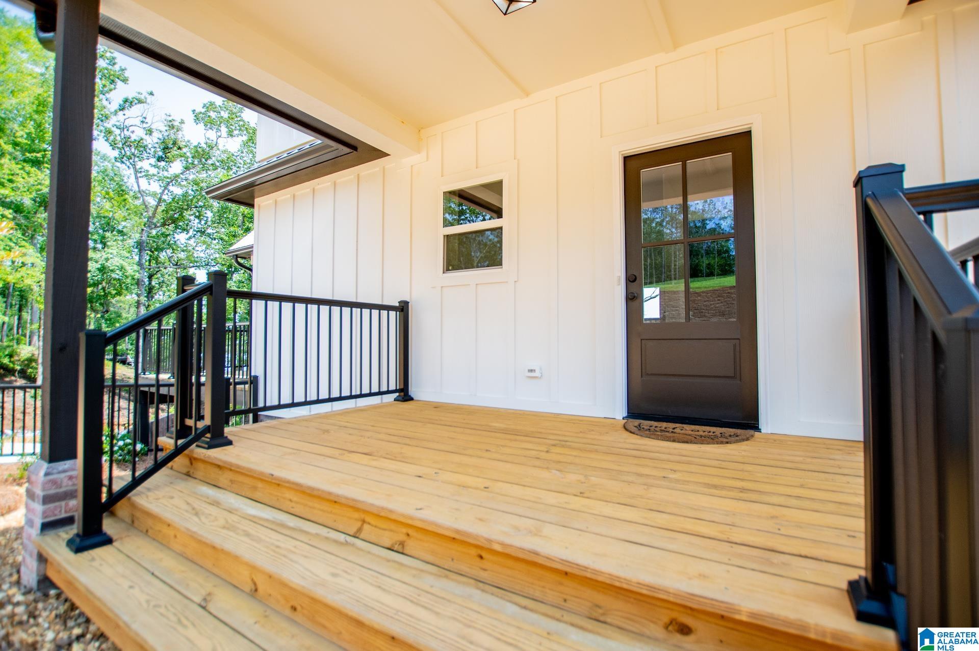 423 PINEYWOODS DRIVE