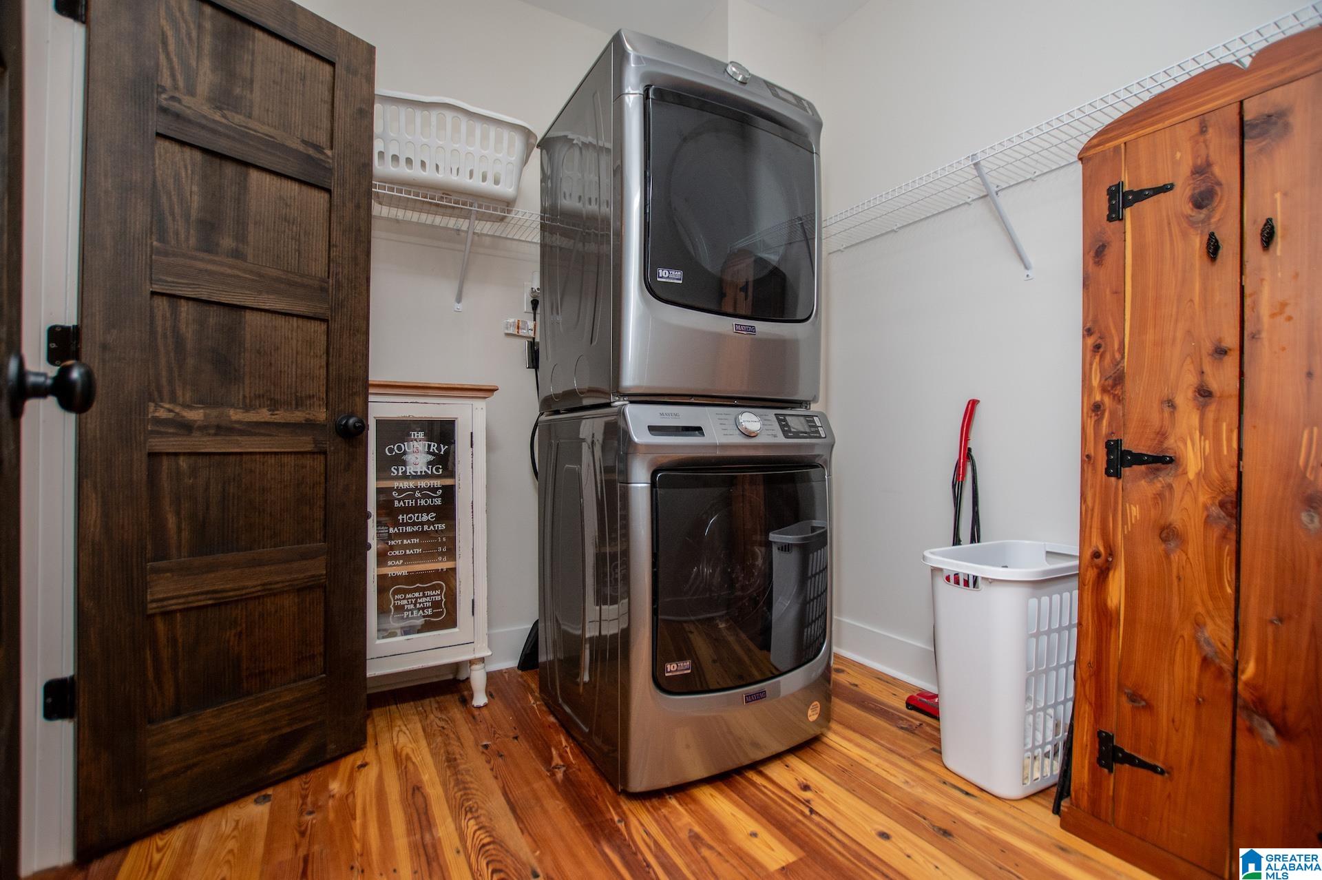 423 PINEYWOODS DRIVE