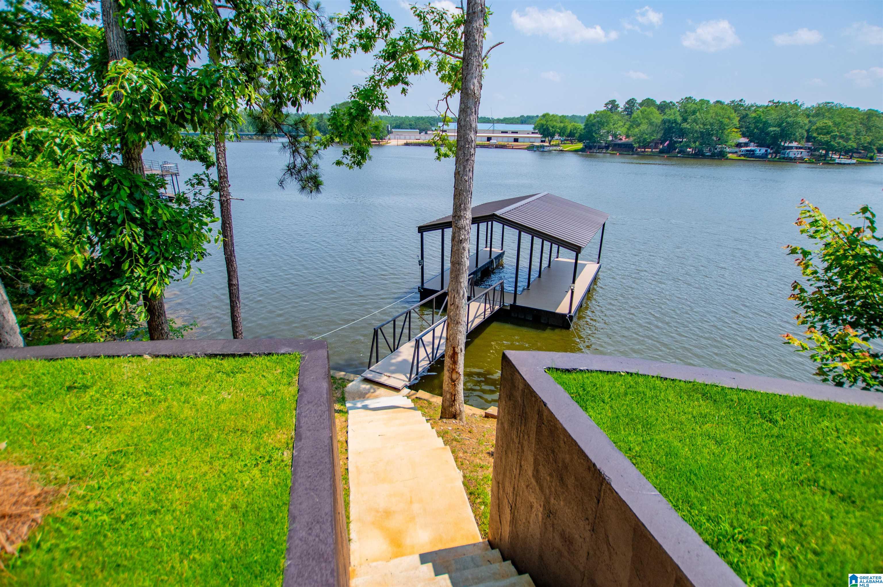 423 PINEYWOODS DRIVE