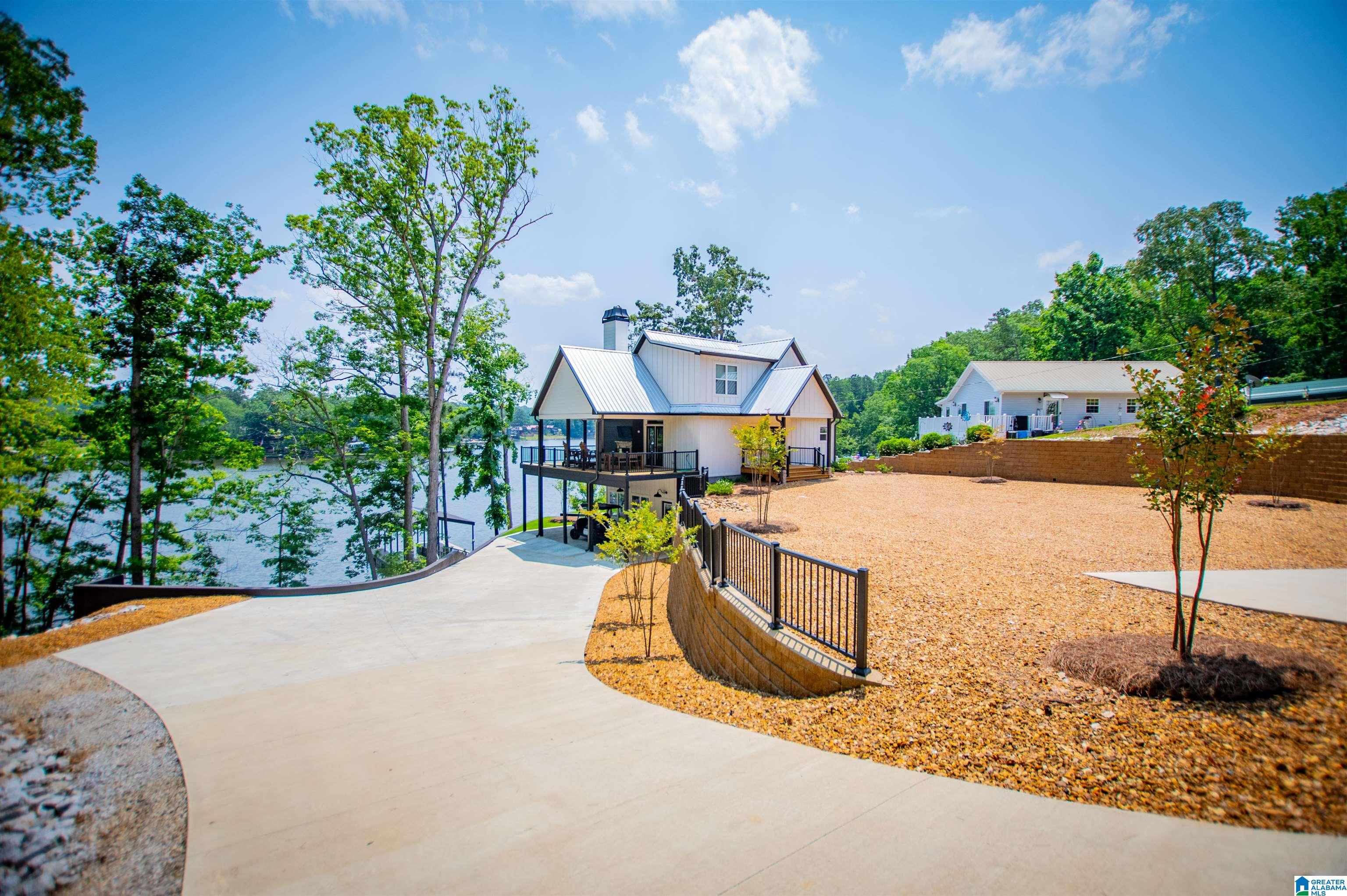 423 PINEYWOODS DRIVE