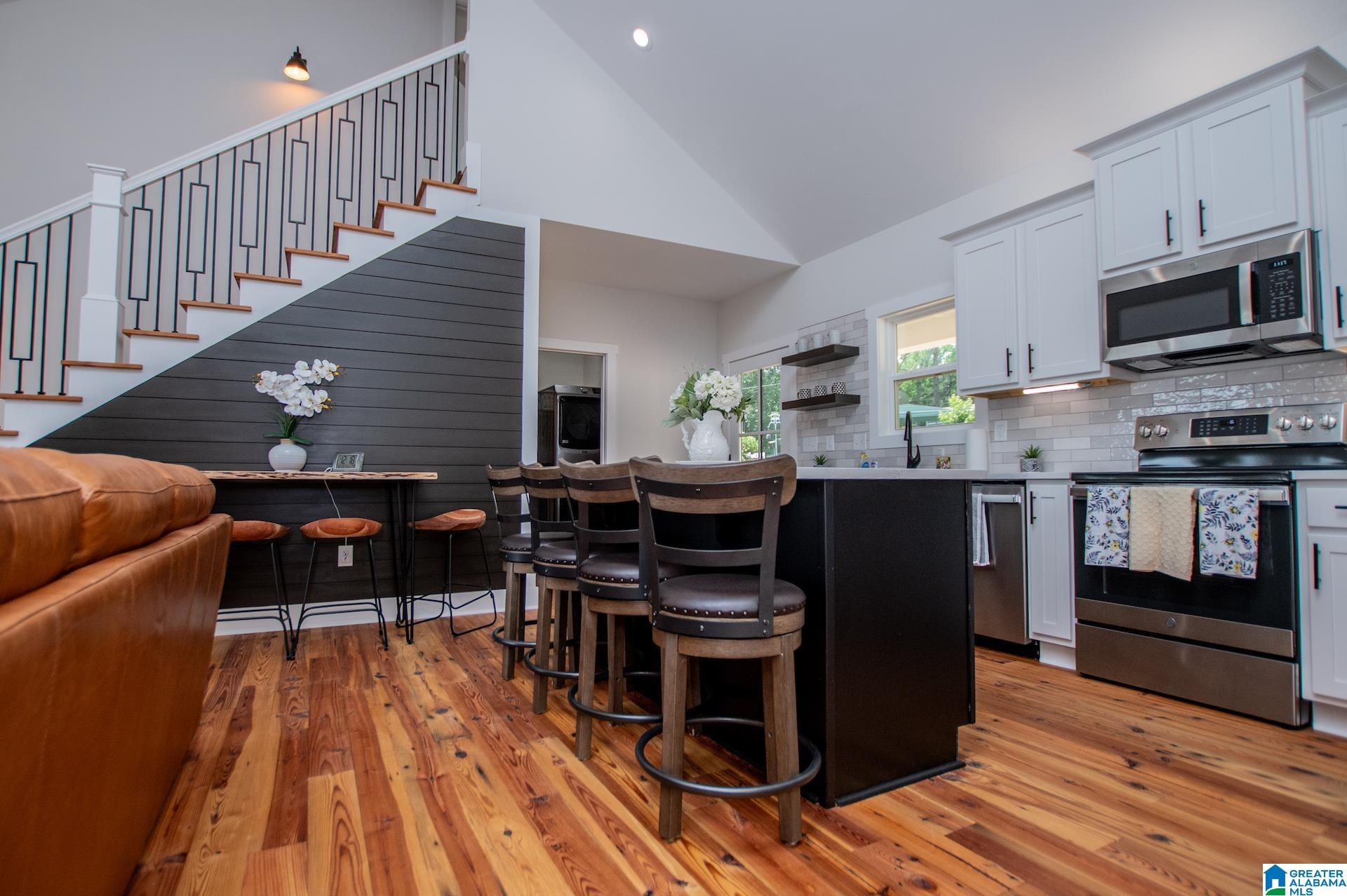 423 PINEYWOODS DRIVE