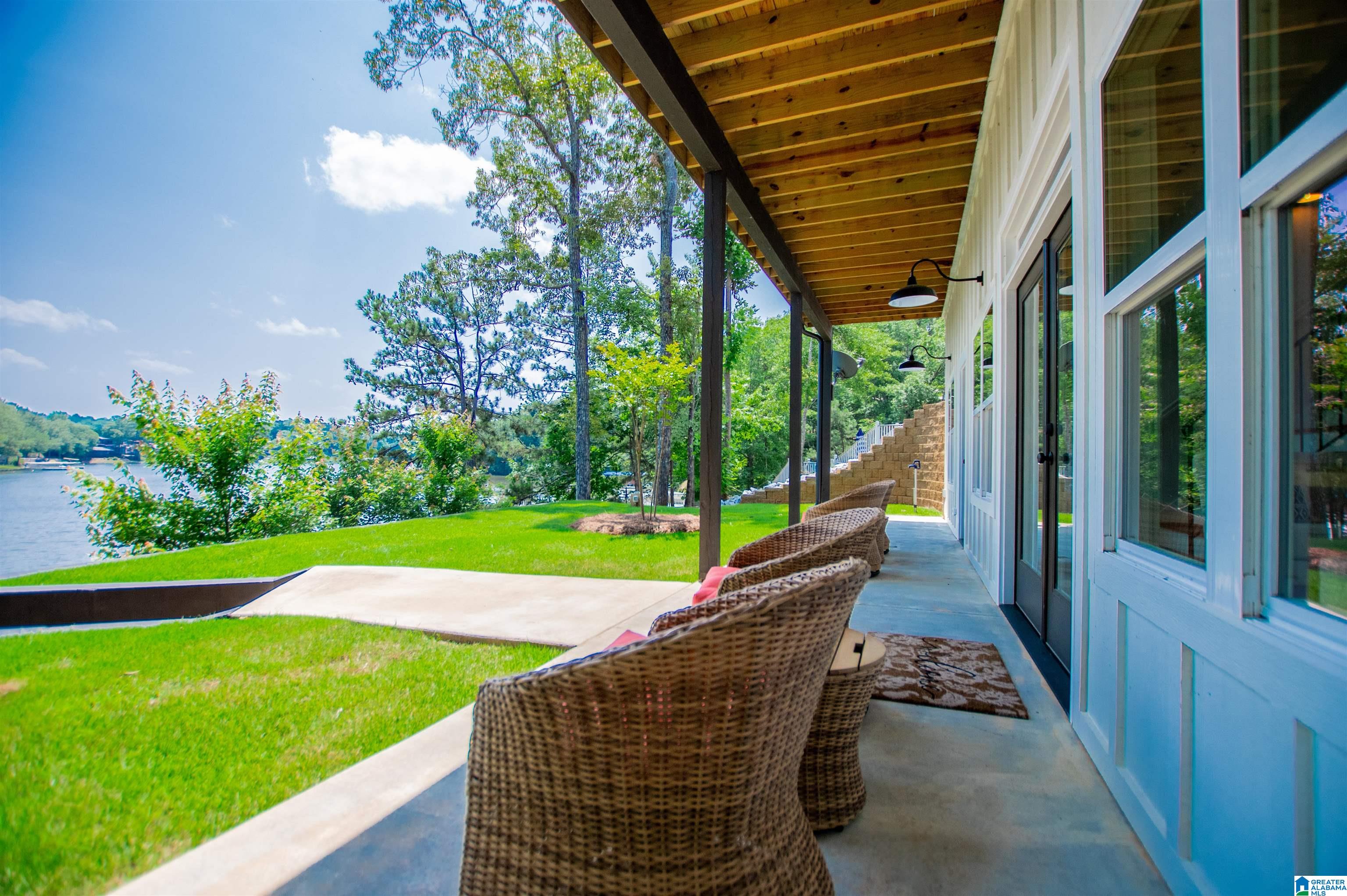 423 PINEYWOODS DRIVE