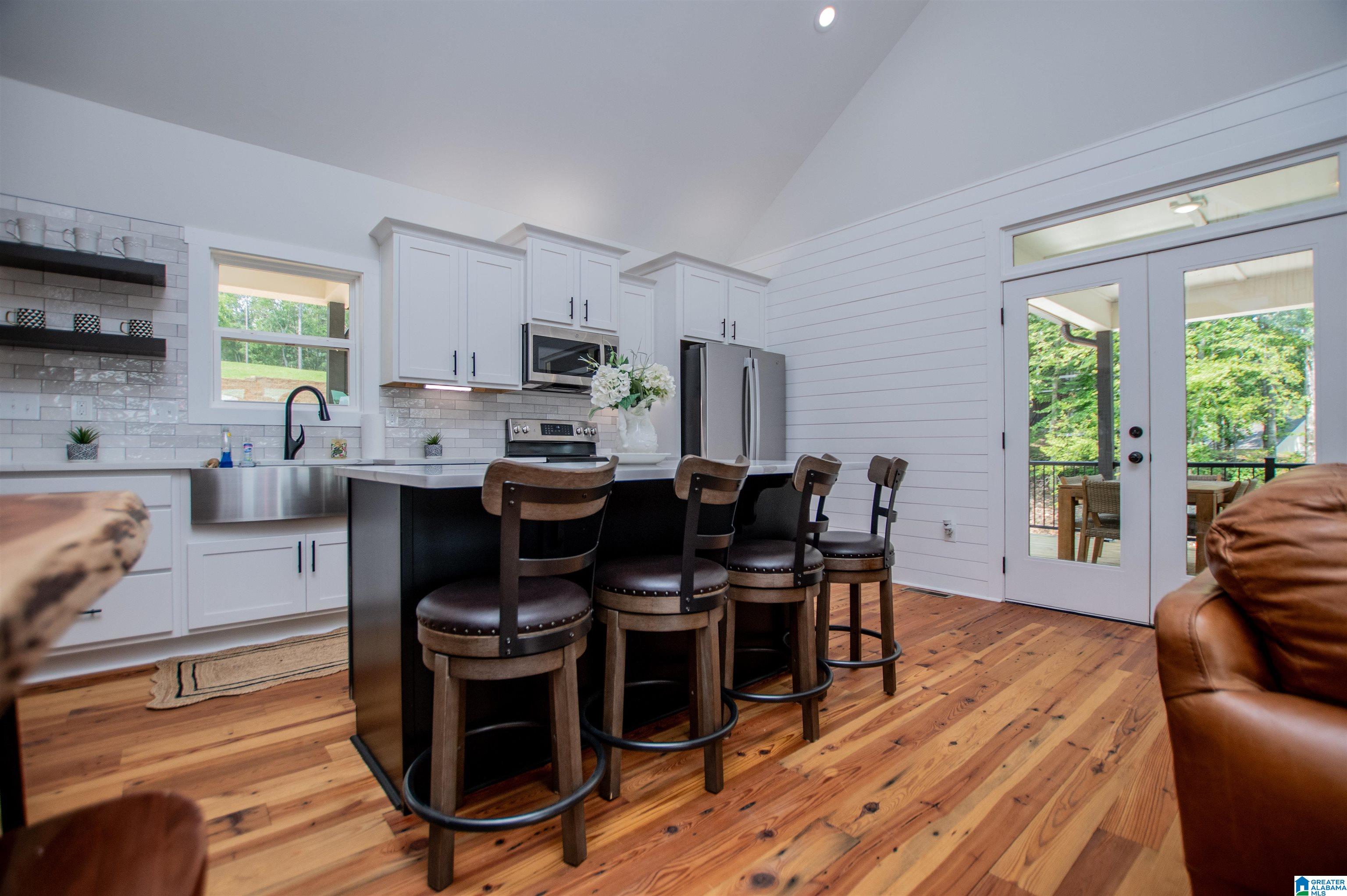 423 PINEYWOODS DRIVE
