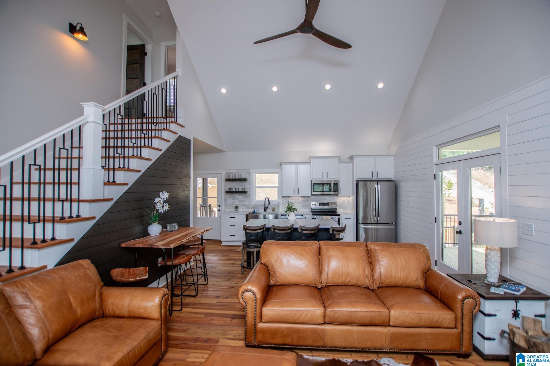 423 PINEYWOODS DRIVE