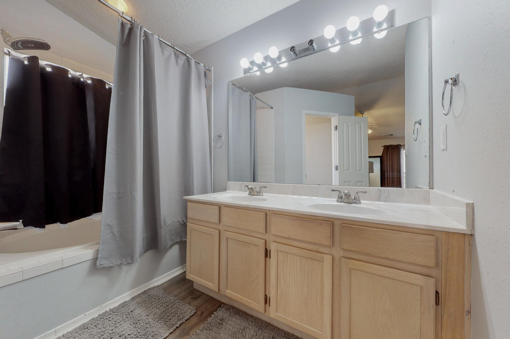 2120 PASEO DE LADERA NW