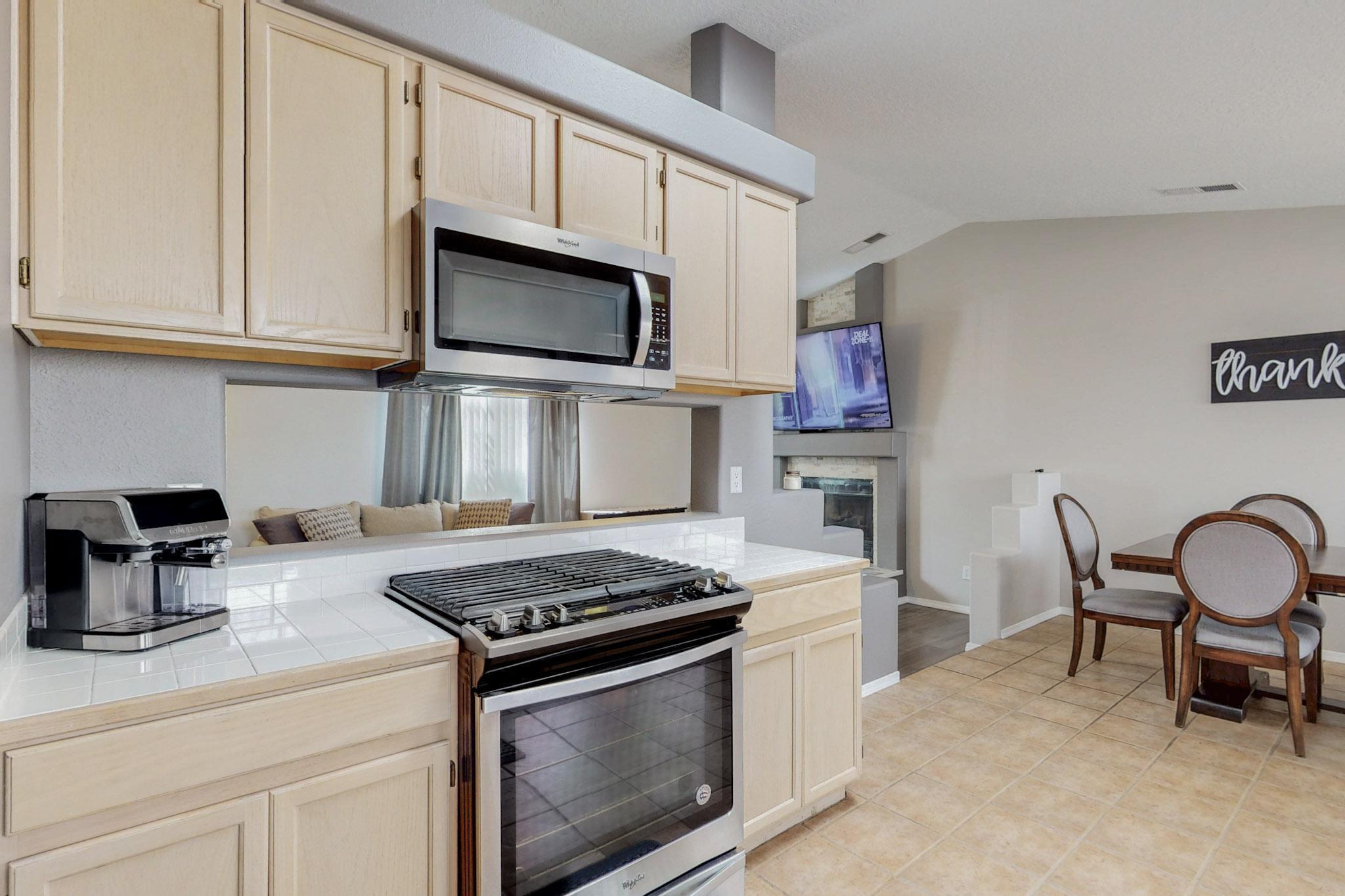 2120 PASEO DE LADERA NW