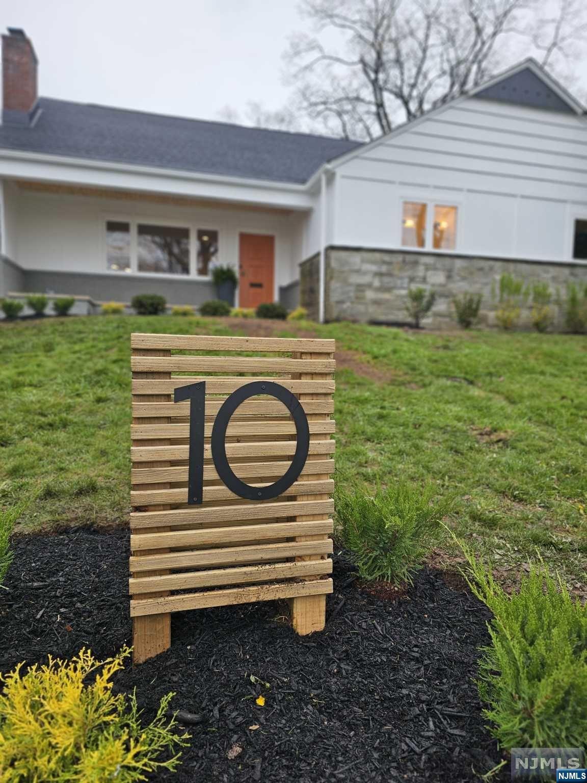 10 Edgewood Avenue