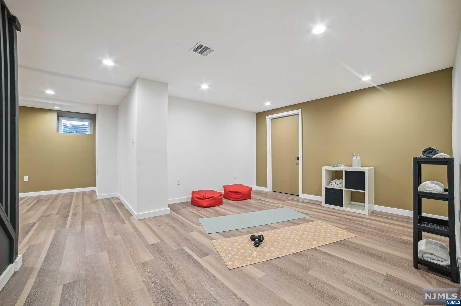 10 Edgewood Avenue