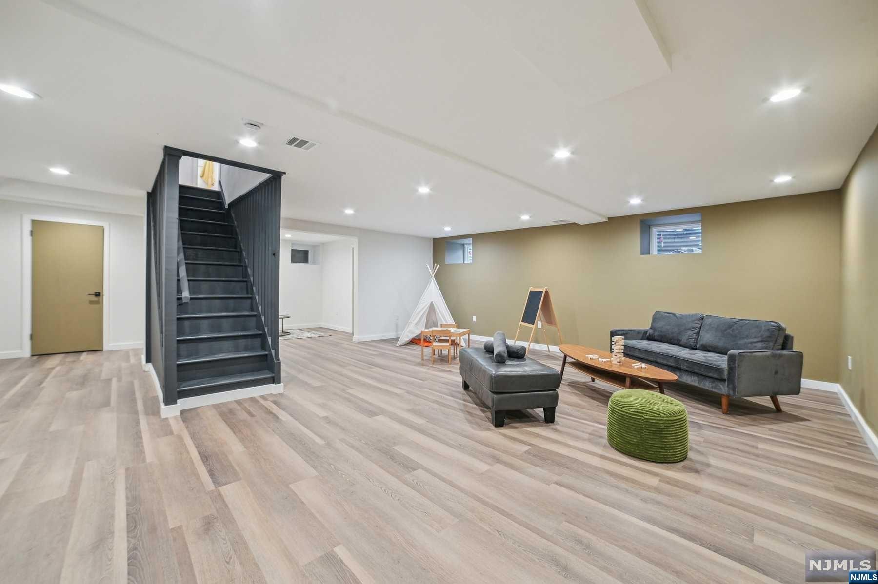 10 Edgewood Avenue