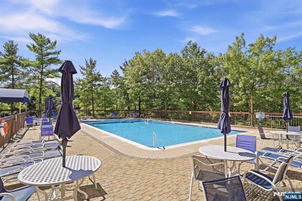 10 Smith Manor Boulevard