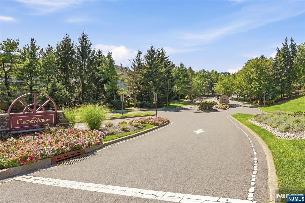 10 Smith Manor Boulevard