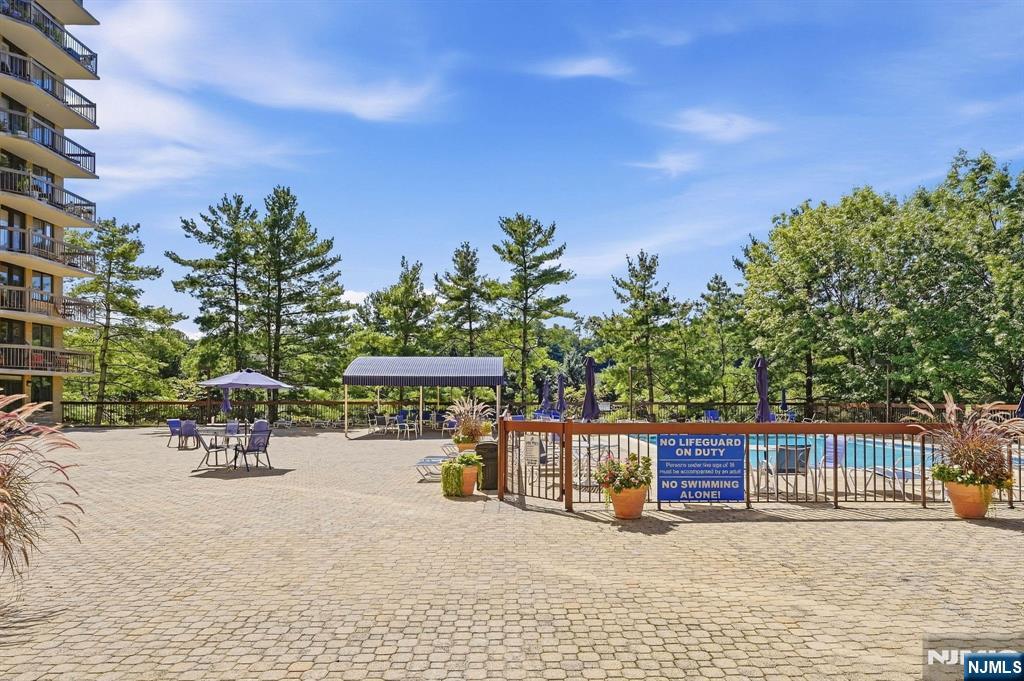10 Smith Manor Boulevard
