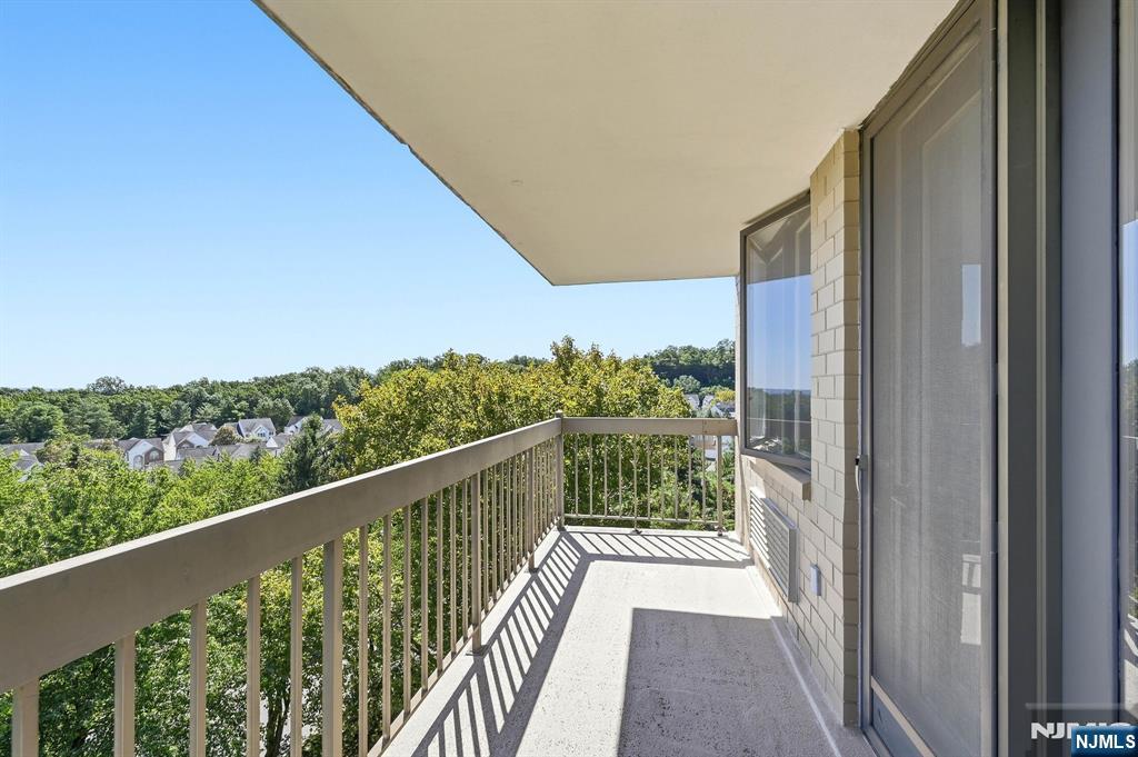 10 Smith Manor Boulevard