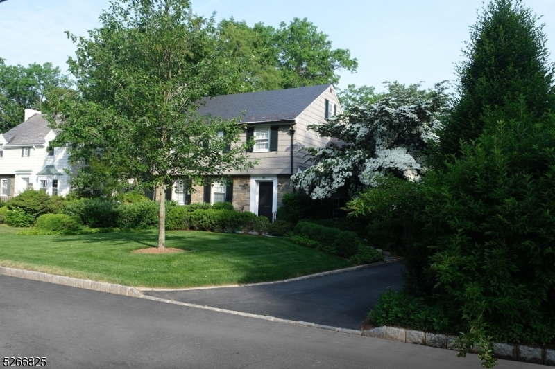 42 COLONIAL WAY