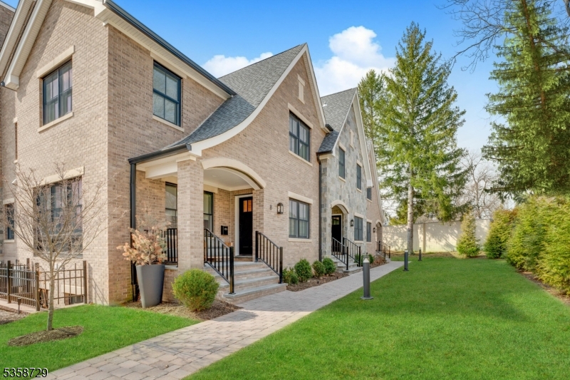 59 NEW ENGLAND AVE Unit 8 8