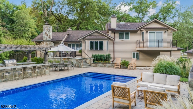 23 CHUCKANUTT DRIVE