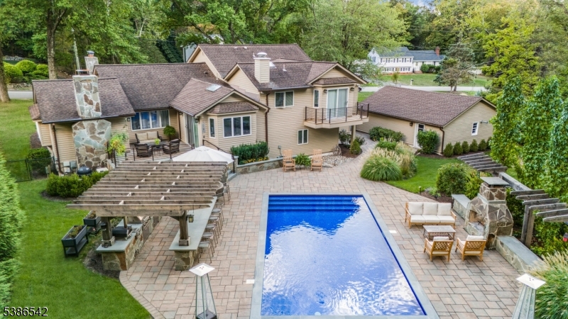 23 CHUCKANUTT DRIVE