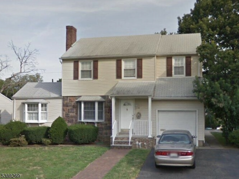 33 Ackerman Ave