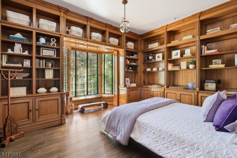 31 Forest Drive, Short Hills