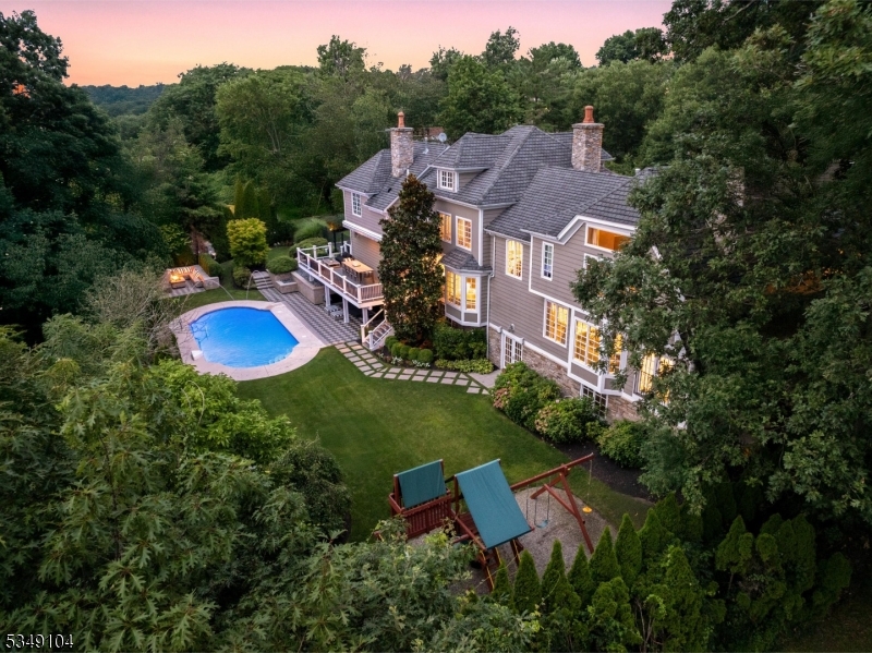 11 HAMILTON ROAD