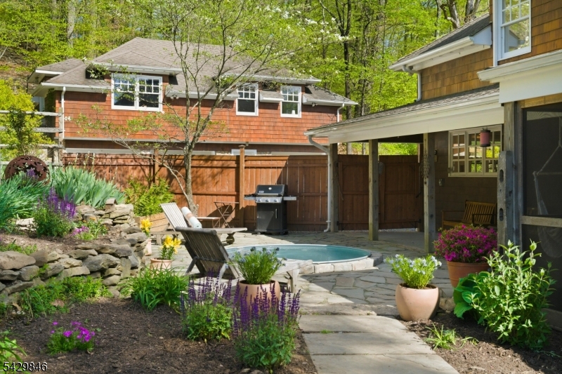 12 COLD SPRINGS ROAD