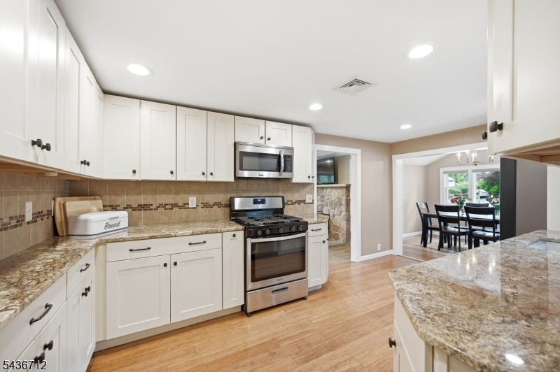 13 HIGHVIEW TRAIL