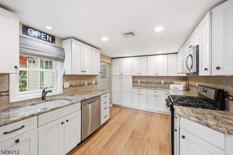 13 HIGHVIEW TRAIL