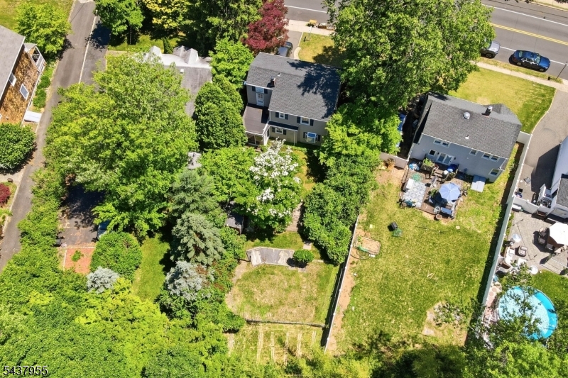 212 Grove Ave
