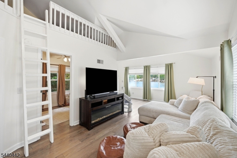 51 S. LAKESIDE AVENUE