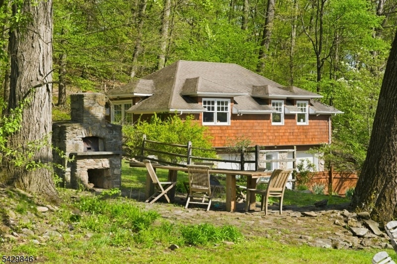 12 COLD SPRINGS ROAD