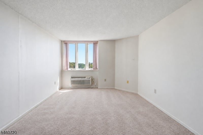 10 SMITH MANOR BLVD 607