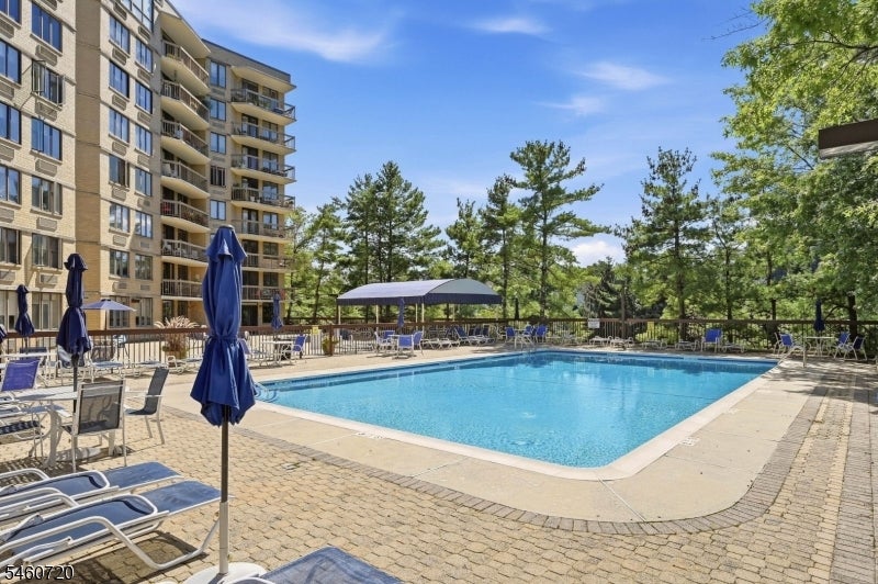 10 SMITH MANOR BLVD 607