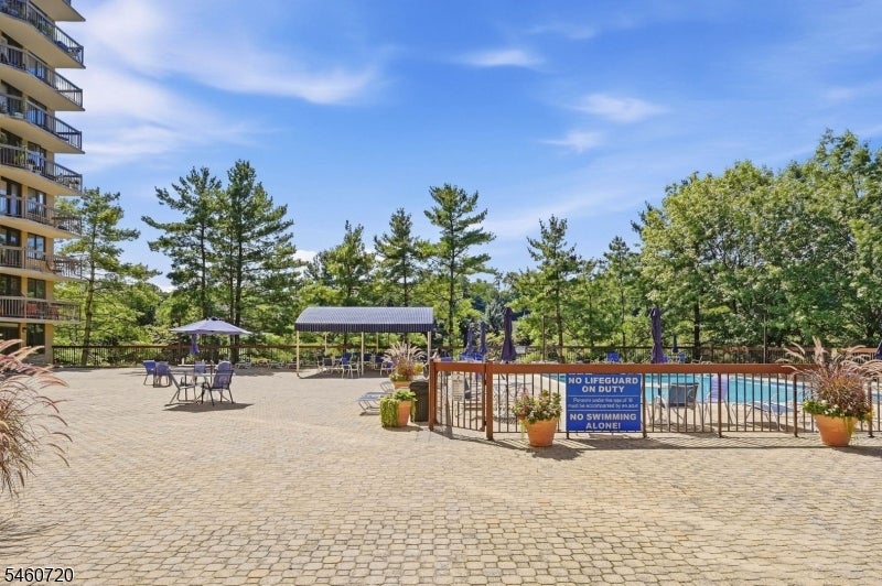 10 SMITH MANOR BLVD 607