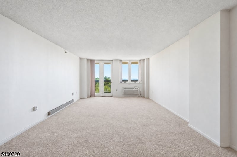 10 SMITH MANOR BLVD 607