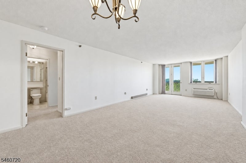 10 SMITH MANOR BLVD 607