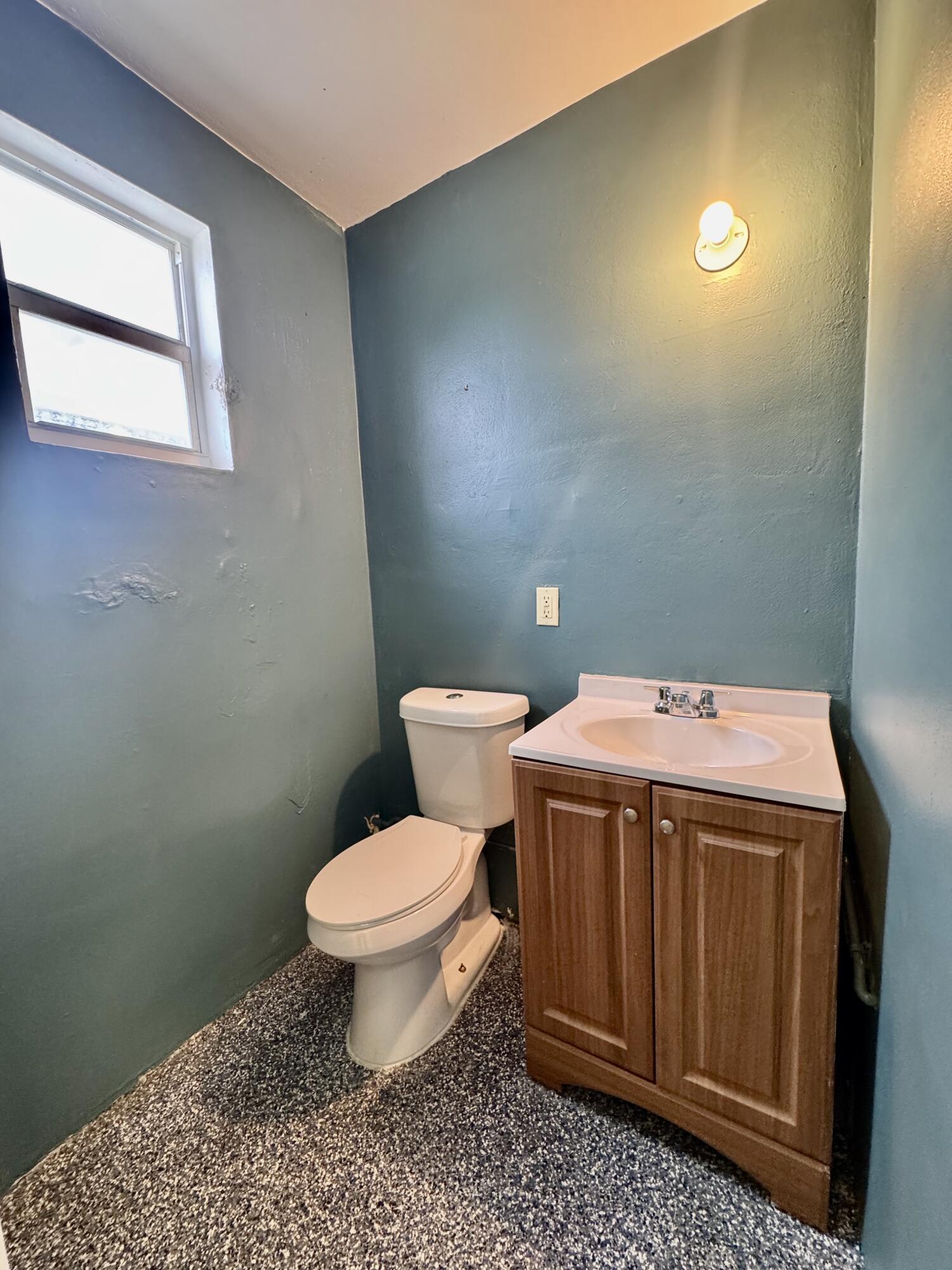 692 SW 15th Street 692