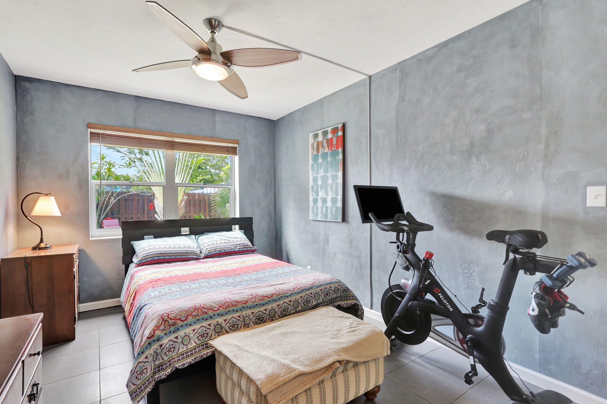 2412 NE 4th Street E-W