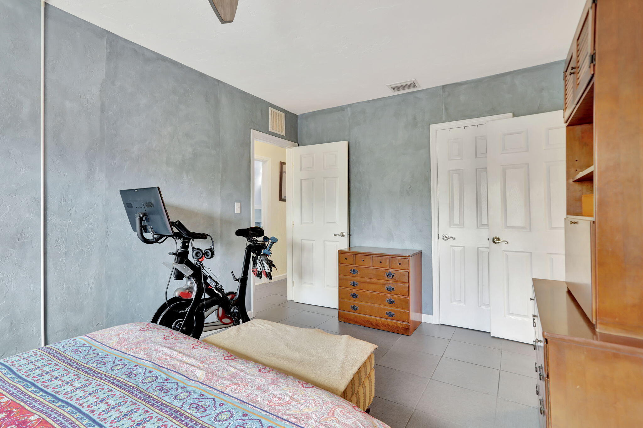 2412 NE 4th Street E-W