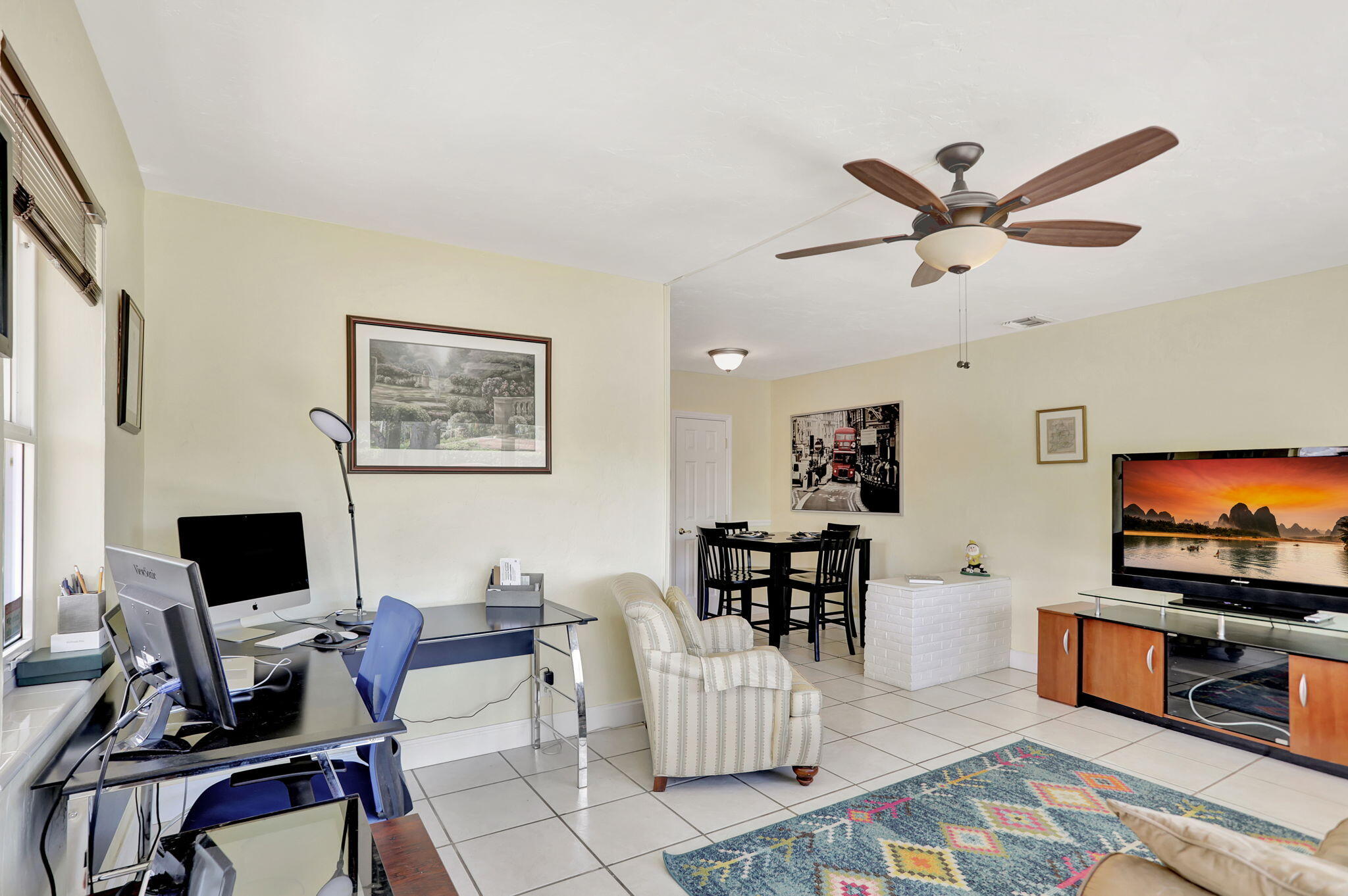 2412 NE 4th Street E-W