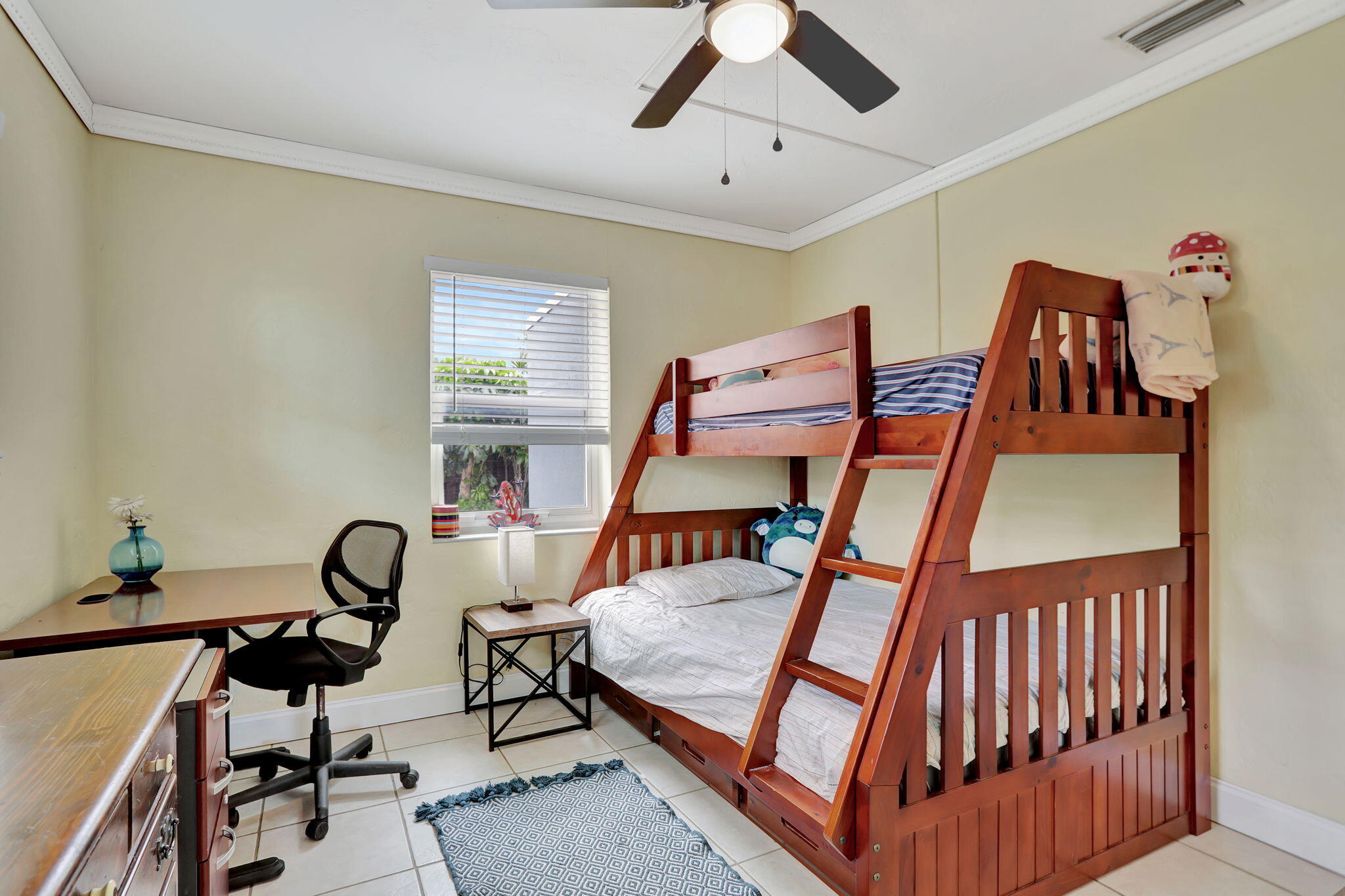 2412 NE 4th Street E-W