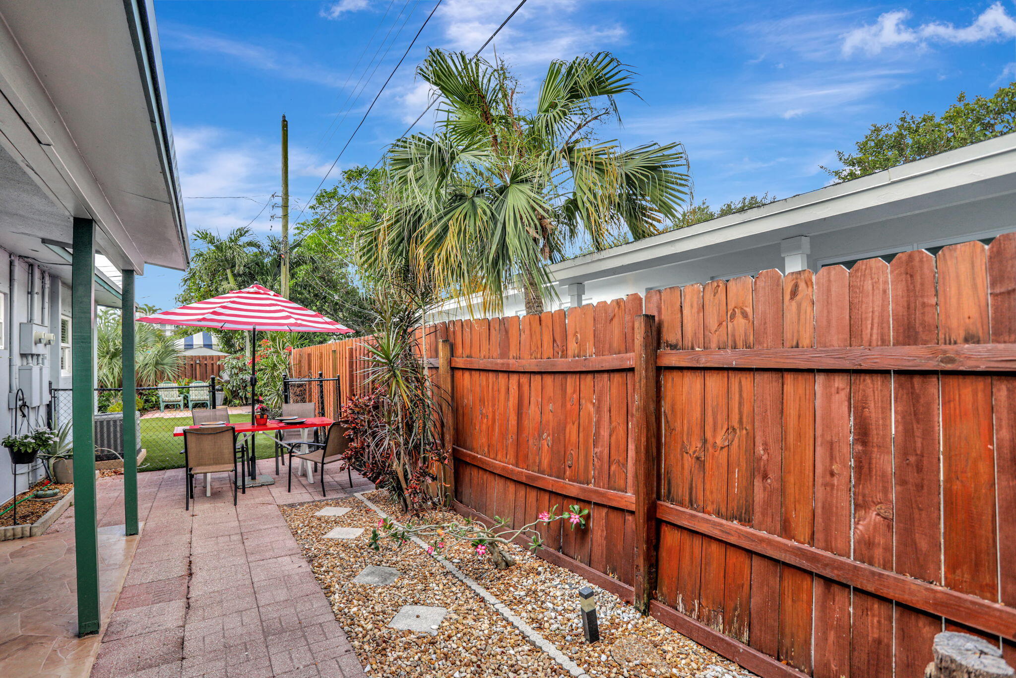 2412 NE 4th Street E-W